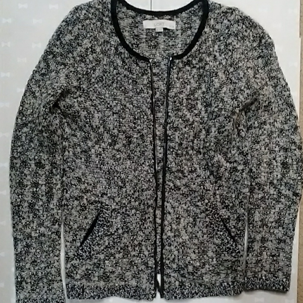 Sweater jacket with pockets. - Picture 2 of 3